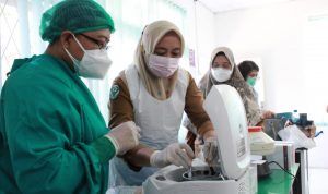 Seluruh Penghuni Rutan Diuji Keseehatannya Melalui Lab Kesehatan, Selasa (12/04/2022), (Foto: V24/M.anwar)