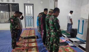 TNI Melaksanakan Ibadah Shalat Terawih di Malam Hari, Rabu (13/04/2022), (Foto: V24/AL)