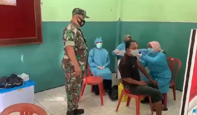 Kini, Warga Tidak Perlu Khawatir Saat Divaksin, Karena Dijaga Satgas, Kamis (14/04/2022), (Foto: V24/AL)