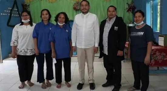 Bantuan Berupa Bahan Bangunan Diterima Oleh Pihak Gereja, Selasa (12/04/2022), (Foto: V24/AL)