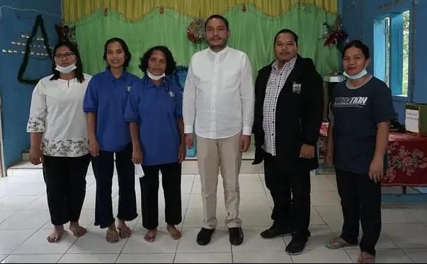 Bantuan Berupa Bahan Bangunan Diterima Oleh Pihak Gereja, Selasa (12/04/2022), (Foto: V24/AL)
