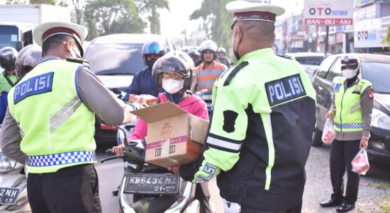 Polres Kubu Raya Berkomitmen Menciptakan Kamseltibcarlantas yang Kondusif Dan Aman, Kamis (14/04/2022), (Foto: V24/AL)