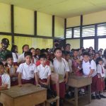 Kehadiran Bapak Satgas Di Sekolah Kami Sangat Terbantukan, Kamis (14/04/2022), (Foto: V24/AL)