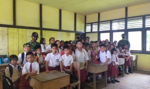 Kehadiran Bapak Satgas Di Sekolah Kami Sangat Terbantukan, Kamis (14/04/2022), (Foto: V24/AL)