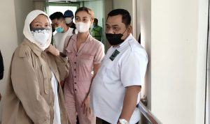 Kedatangan Ratna Sarumpaet ke Medan yang Sering Disebut Sebagai Aktivis HAM, Minggu (17/04/2022), (Foto: V24/Jacky)