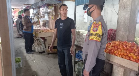 Kegiatan Pemantauan Sekaligus Pengecekan Minyak Goreng Terkait Antisipasinya Kelangkaan Minyak, Minggu (17/04/2022), (Foto: V24/AL)