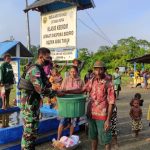 Yonif 711/Rks Merayakan Paskah Bersama Masyarakat di Gereja GKI Skofro, Senin (18/04/2022), (Foto: V24/AL)