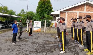 Babinsa Siap Menjaga Wilayah Dimulai Dengan Senam 1-2-3, Senin (18/04/2022), (Foto: V24/Rudi)