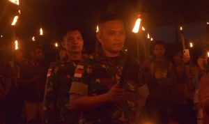 TNI Merayakan Paskas Dengan Meriah di Malam Hari dengan Warga Kampung Kumaf , Minggu (17/04/2022), (Foto: V24/AL)