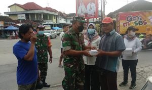 Takjil Menu Berbuka Puasa Merupakan Hasil Olahan dari Para Anggota Persit, Senin (18/04/2022), (Foto: V24/AL)