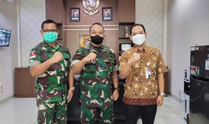 E. Reza Pahlevi, S.E,. Saat Bertemu di Makorem 174 Merauke Pada Kegiatan Wasgiat, Senin (18/04/2022), (Foto: V24/AL)