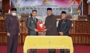 Rapat yang Dipimpin Wakil Ketua DPRD Abdullah dan Wakil Ketua DPRD Basiran Nur Efendi, Selasa (19/04/2022), (Foto: V24/Reza)