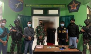 Setelah Dilakukan Pemeriksaan Secara Menyeluruh Ditemukan 1 Paket Diduga Narkoba Jenis Sabu-Sabu, Selasa (19/04/2022), (Foto: V24/AL)