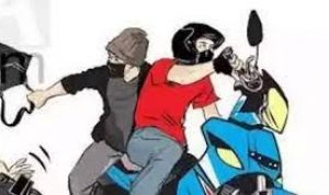 Korban Terjatuh dari Motornya Lalu Pelaku Langsung Merampas Tas Selempang Milik Pelapor, Rabu (20/04/2022), (Foto: V24/Dedi)