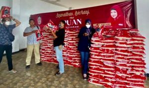 Puan Menitipkan 2000 Paket Beras yang di Bagikan Di Puluhan Titik, Rabu (20/04/2022), (Foto: V24/AL)