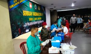 Tercatat Sebanyak 168 Orang Masyarakat Sekitar Mall Matahari Telah Menerima Vaksin, Selasa (20/04/2022), (Foto: V24/AL)