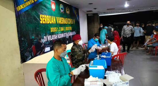 Tercatat Sebanyak 168 Orang Masyarakat Sekitar Mall Matahari Telah Menerima Vaksin, Selasa (20/04/2022), (Foto: V24/AL)