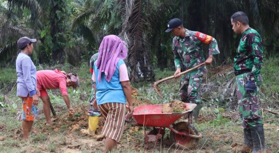 Pelaksanaan TMMD Kodim Bengkalis Tersebut dengan Sasaran Penghubung, Kamis (21/04/2022), (Foto: V24/AL)
