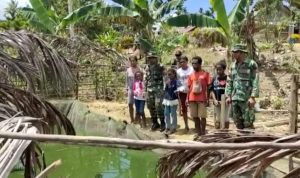 Danpos Somografi Letda Inf Sucipto Mengajak Masyarakat Untuk Memanfaatkan Lahan Kosong, Rabu (20/04/2022), (Foto: V24/AL)