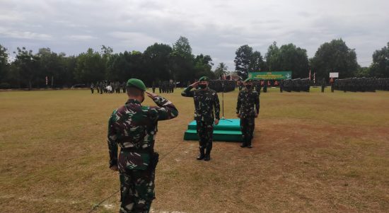 Prajurit Melakukan Upacara di Lapangan yang Hijau dan Cuaca Mendukung, Kamis (21/04/2022), (Foto: V24/AL)