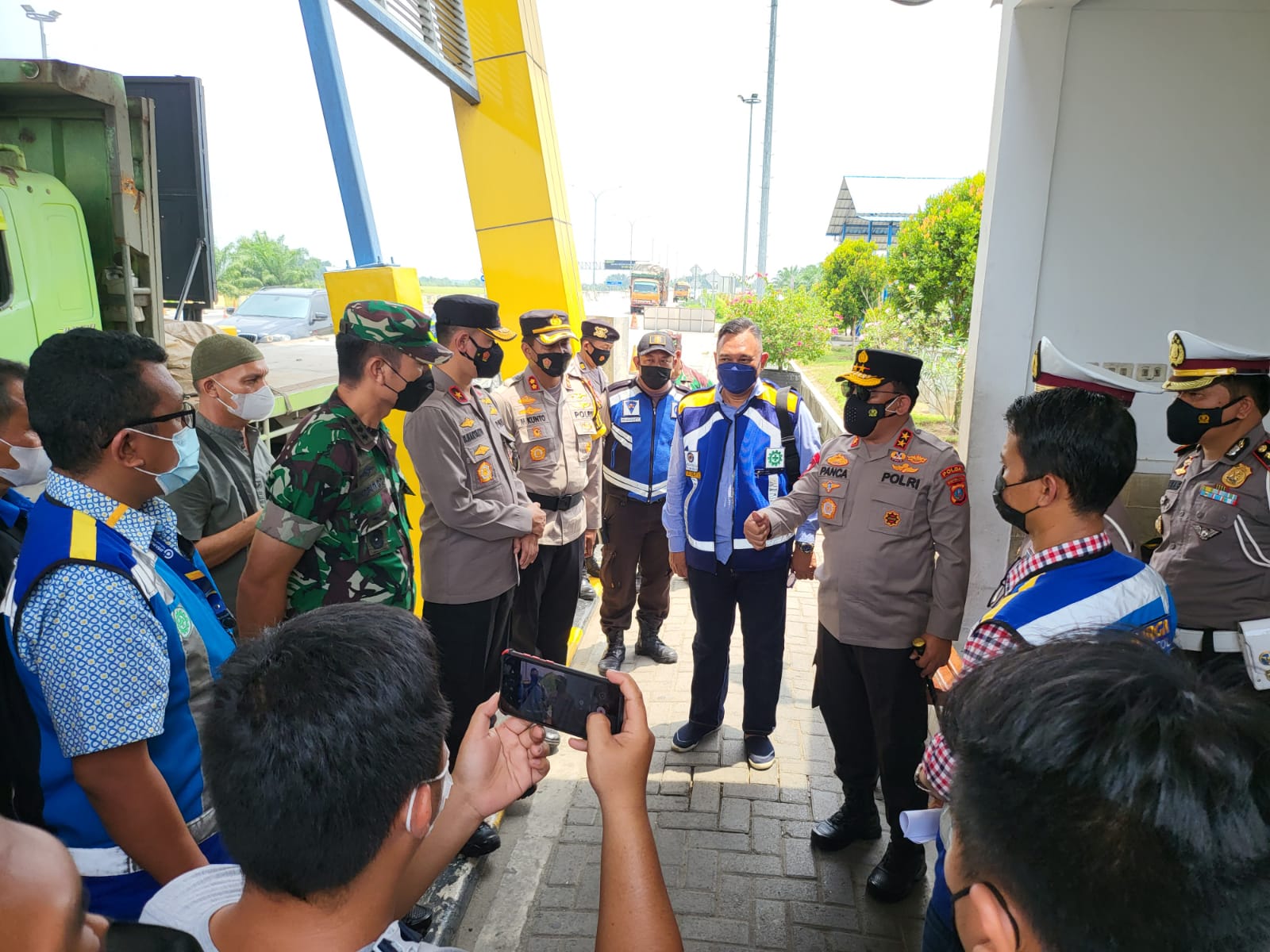 Pasukan Ops Ketupat Toba 2022 Langsung Meninjau Tol Tebingtinggi, Jumat (22/04/2022), (Foto: V24/M.anwar)