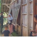 Babinsa Melaksanakan Survei dan Pendataan Rumah Warga yang Akan Mendapatkan Bantuan,Sabtu (23/04/2022), (Foto: V24/Rudi)