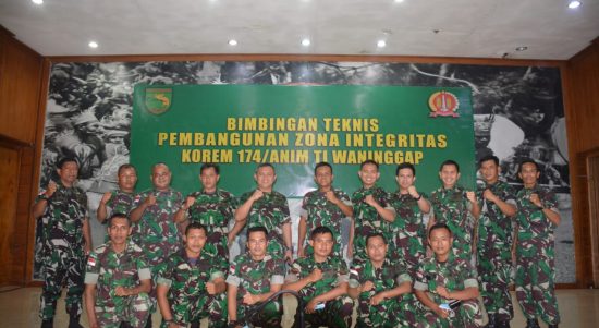 Pembangunan Zona Integritas di Sambut Oleh Komandan Brigjen TNI E. Reza Pahlevi, S.E,, Jumat (22/04/2022), (Foto: V24/AL)