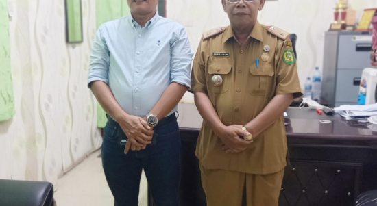 Partai Golkar Sumut Zulkifli Memberikan Ratusan Paket itu Berasal dari Bantuan Ketua DPD Partai Golkar, Senin (25/04/2022), (Foto: V24/VINA)