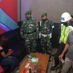Razia Gabungan di Gelar di Tempat Keramaian dan Hiburan Malam yang Berada di Wilayah Blitar Raya, Senin (25/04/2022), (Foto: V24/Rudi)