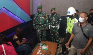 Razia Gabungan di Gelar di Tempat Keramaian dan Hiburan Malam yang Berada di Wilayah Blitar Raya, Senin (25/04/2022), (Foto: V24/Rudi)