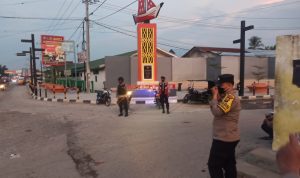 Briptu Rido Melaksanakan Patroli, Sekitar Jam, 05.00 Wib, di Beberapa Titik, Senin (25/04/2022), (Foto: V24/AL)