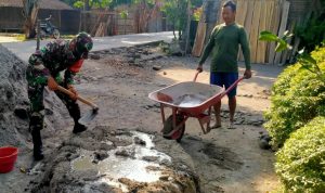 Serda Hari Jumiyanto Melaksanakan Komunikasi Sosial Wilayah Desa Repaking, Selasa (26/04/2022), (Foto: V24/Rudi)