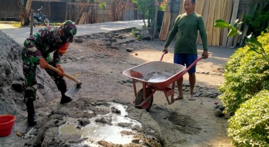 Serda Hari Jumiyanto Melaksanakan Komunikasi Sosial Wilayah Desa Repaking, Selasa (26/04/2022), (Foto: V24/Rudi)