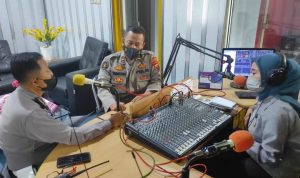 Kanit Kamsel Satlantas Polres Pekalongan Ipda Teguh S dan Kasubsi PIDM Sihumas Ipda A Tamerin, S.H., Selasa (26/04/2022), (Foto: V24/AL)