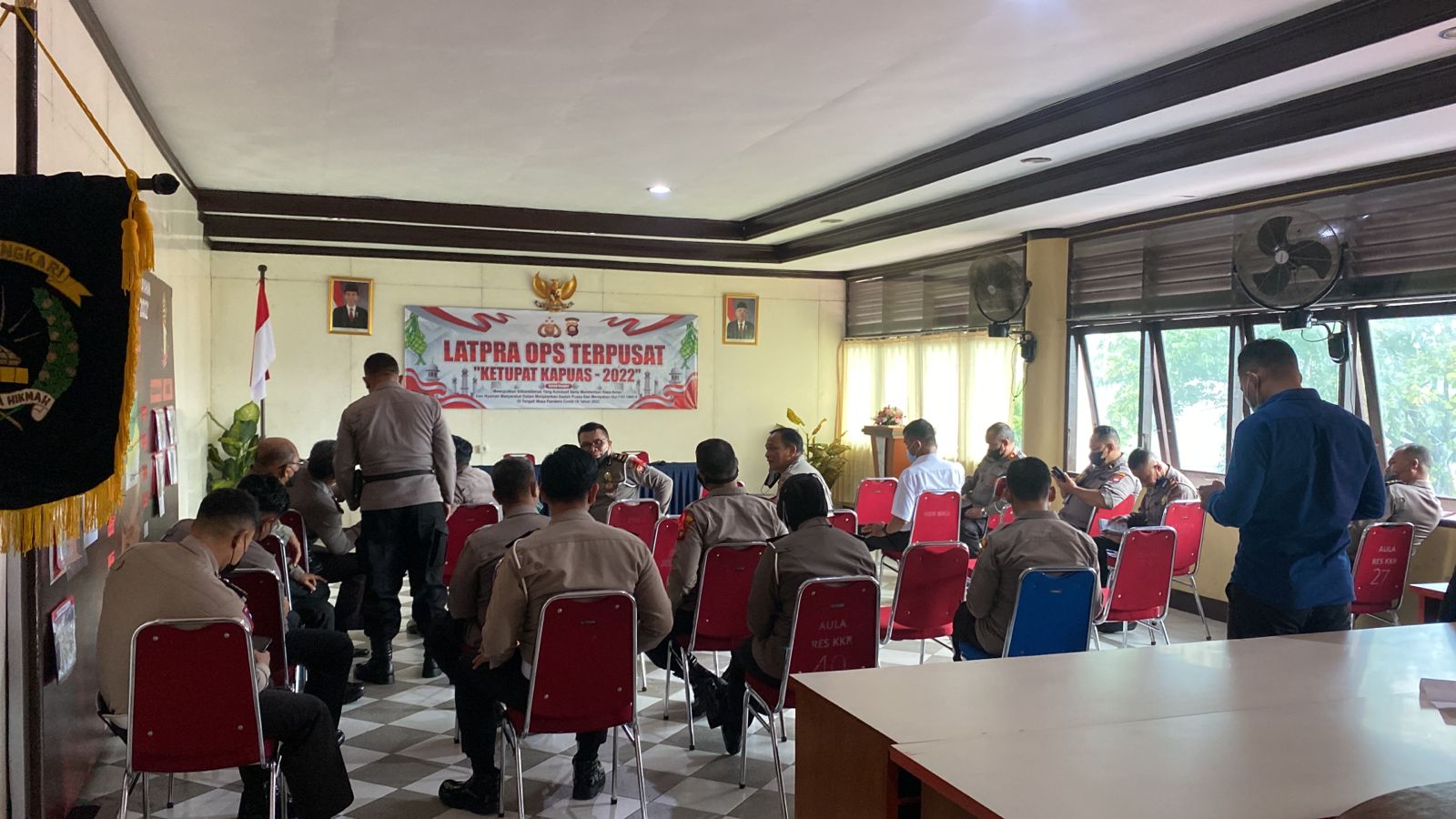 Kabag Ops Polres Kubu Raya AKP HOERRUDIN, S.I.K. Didampingi Oleh Kasat Lantas, Selasa (26/04/2022), (Foto: V24/Dedi)