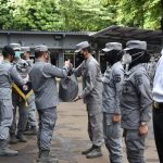 Menutup Arahannya Saat Apel Khusus, Laksdya TNI Dr. Aan Kurnia Mengucapkan Selamat Berlibur, Selasa (26/04/2022), (Foto: V24/AL)