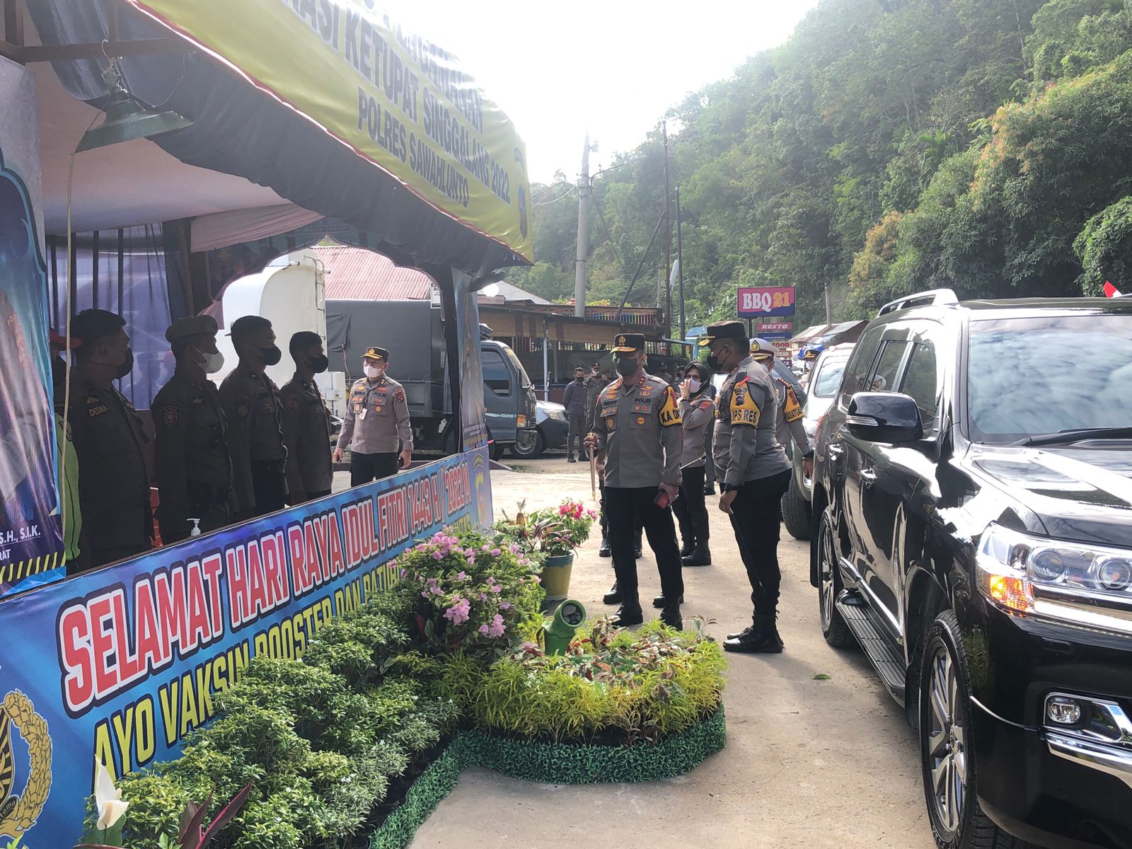Rombongan Gabungan Bergerak Menuju ke Pos Pengamanan di Muaro Kalaban, Rabu (27/04/2022), (Foto: V24/AL)