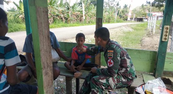 Pelayanan Kesehatan Secara Gratis Bagi Masyarakat di Kampung Banda, Rabu (27/04/2022), (Foto: V24/AL)