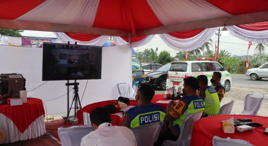 Kombes Pol Irsan Sinuhaji, SIK, MH Didampingi Kabag Ops Kompol Ricky Pripurna Atmaja, S.I.K,, Kamis (28/04/2022), (Foto: V24/M.anwar)
