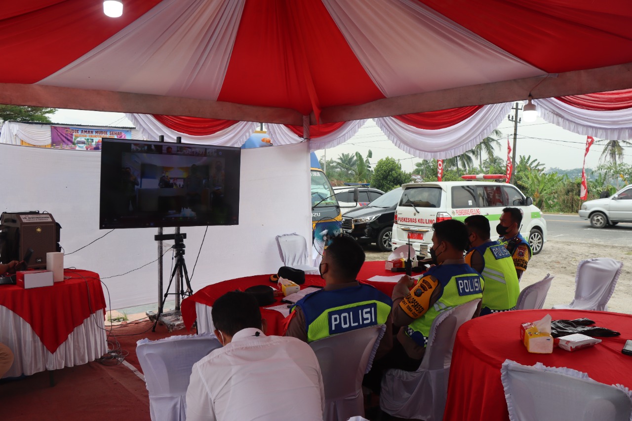 Kombes Pol Irsan Sinuhaji, SIK, MH Didampingi Kabag Ops Kompol Ricky Pripurna Atmaja, S.I.K,, Kamis (28/04/2022), (Foto: V24/M.anwar)