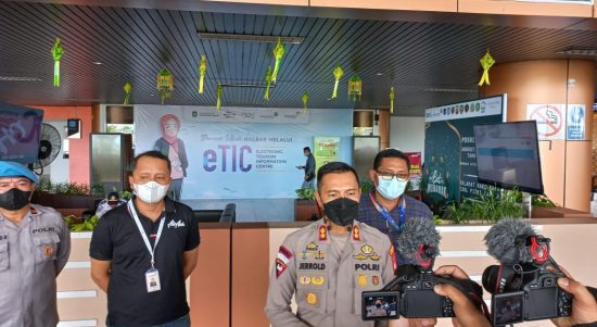 Dalam Kunjungan Kapolres Beserta Rombongan Disambut Langsung Oleh Kapolsekwas, Rabu (27/04/2022), (Foto: V24/Dedi)