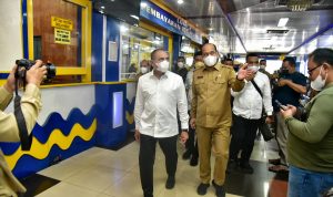 Foto Gubsu Sidak Kantor Samsat Medan Selatan 4