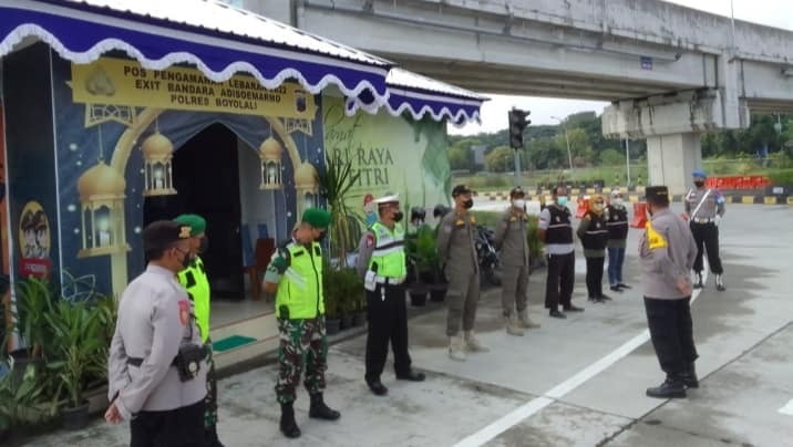 Kegiatan Pengamanan Posko Lebaran Bertempat di Exit Tol Bandara Adi Soemarmo, Minggu (01/05/2022), (Foto: V24/Rudi)