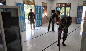 Kegiatan Ini Dilakukan Oleh 5 Orang Personil Pos Panga , Minggu (01/05/2022), (Foto: V24/AL)