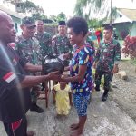 Kegiatan Bagi-Bagi Sembako Tersebut Merupakan Bentuk Kepedulian Satgas, Senin (02/05/2022), (Foto: V24/AL)