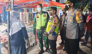 Petugas Patroli Gabungan Bergerak Mulai dari Halaman Polres Blitar Kota dan Berkeliling, Minggu (01/05/2022), (Foto: V24/Madli)