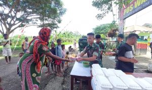 Kepala Kampung Bapak Jhony May (54), Sangat Mengapresiasi Acara, Selasa (03/05/2022), (Foto: V24/AL)