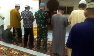 Shalat Subuh Berjama’ah Bersama Masyarakat di Masjid Baitul Al Hikmah, Rabu (04/05/2022), (Foto: V24/AL)