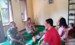 Kapten Inf Slamet Gunarto Memberikan Apresiasi Positif Terhadap Serda Wahyu, Rabu (04/05/2022), (Foto: V24/AL)