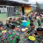 Warga Yang Tinggal di Sekitar Pos Kotis dan Turut Berkunjung di Pos Kotis, Rabu (04/05/2022), (Foto: V24/AL)